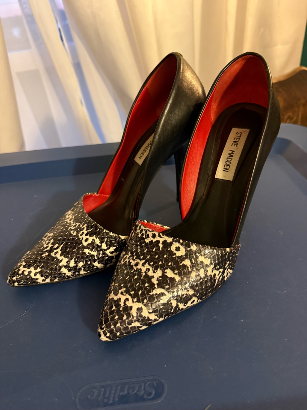 Steve Madden Black & White Snake-Print Pointed Toe Pumps With Red Lining